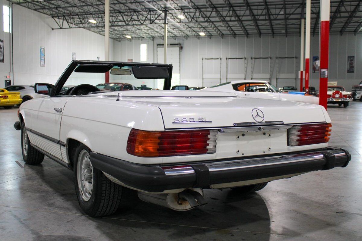 Mercedes-Benz-SL-Class-Cabriolet-1984-4