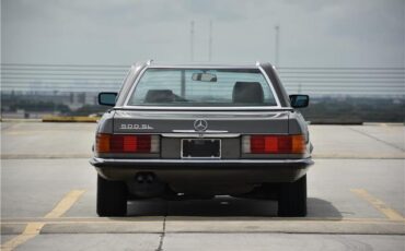 Mercedes-Benz-SL-Class-Cabriolet-1984-7