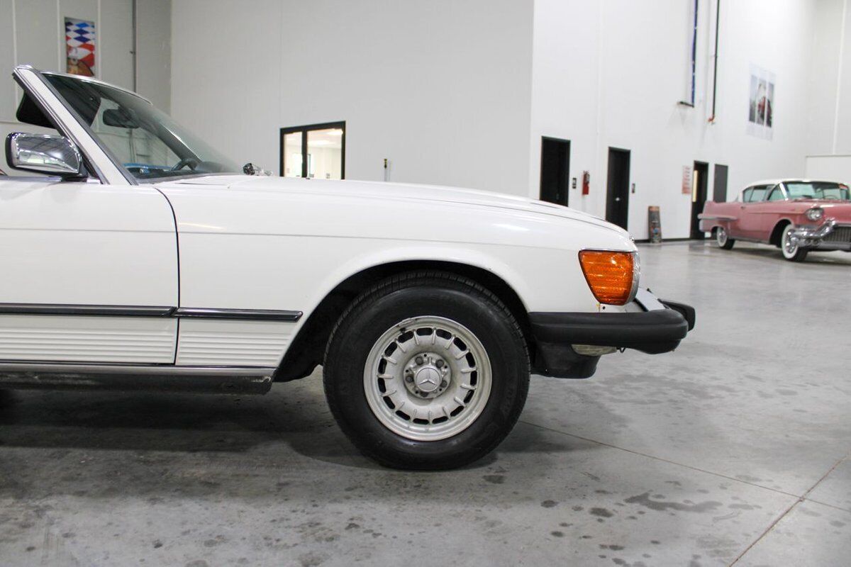 Mercedes-Benz-SL-Class-Cabriolet-1984-9