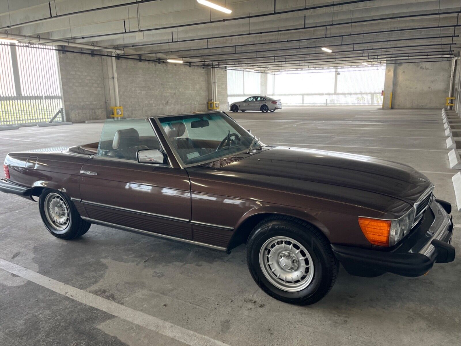 Mercedes-Benz-SL-Class-Cabriolet-1985-21