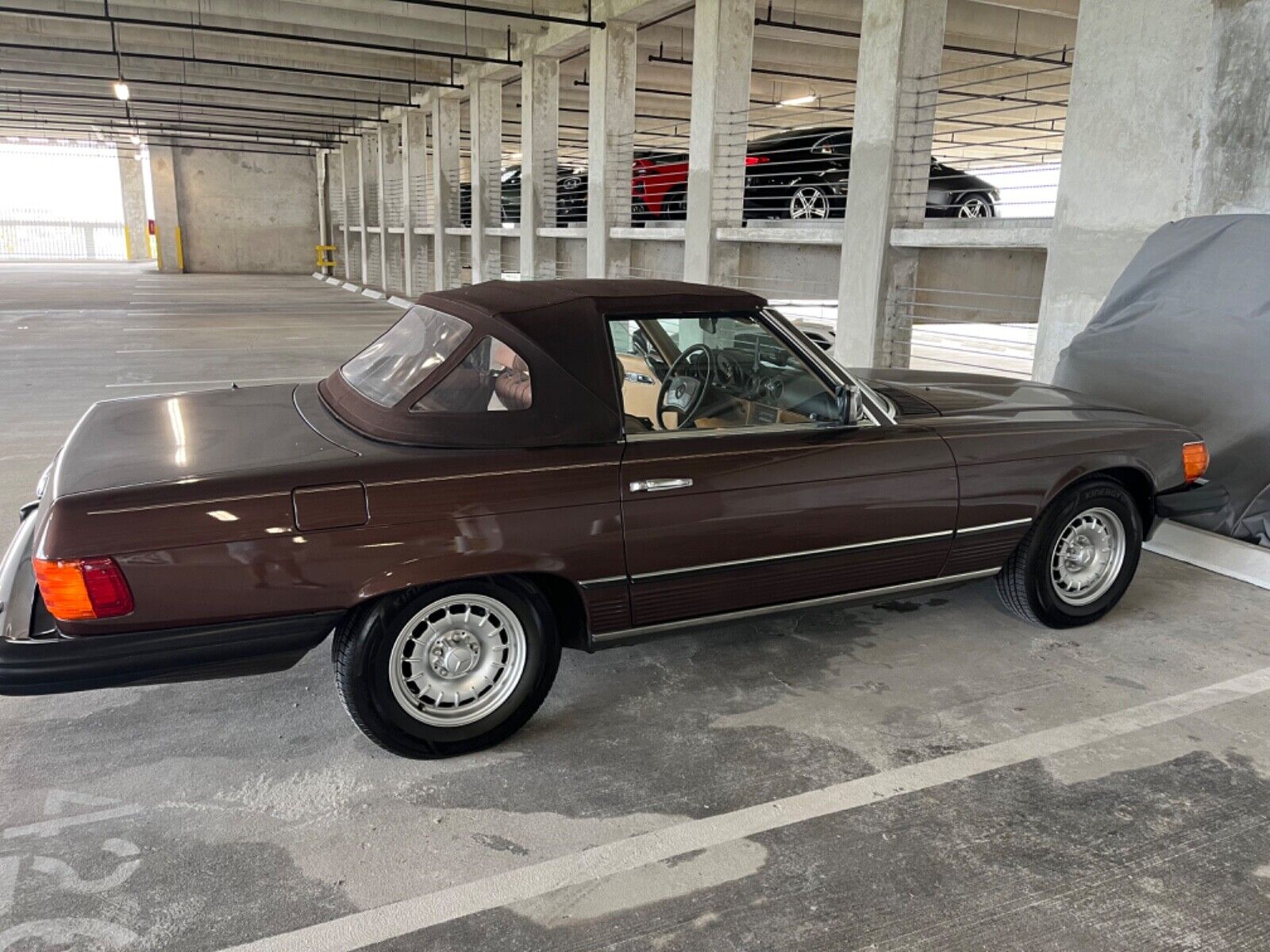 Mercedes-Benz-SL-Class-Cabriolet-1985-24