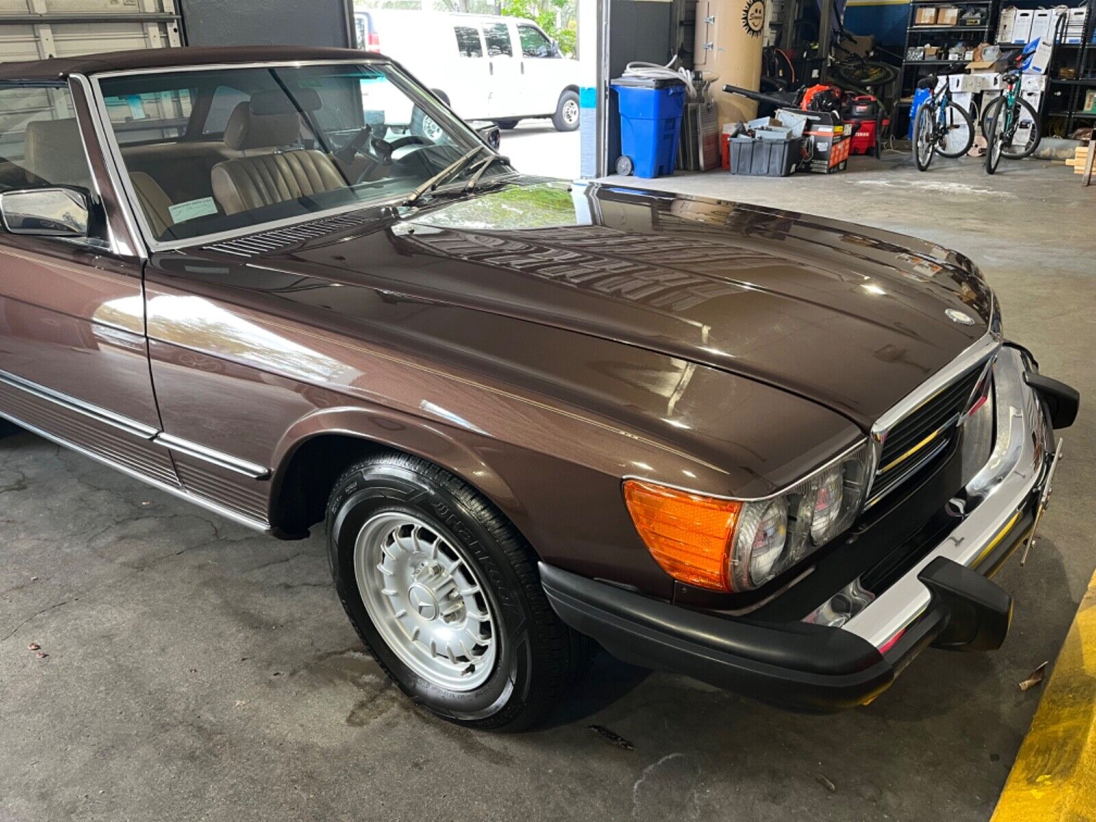 Mercedes-Benz-SL-Class-Cabriolet-1985-27