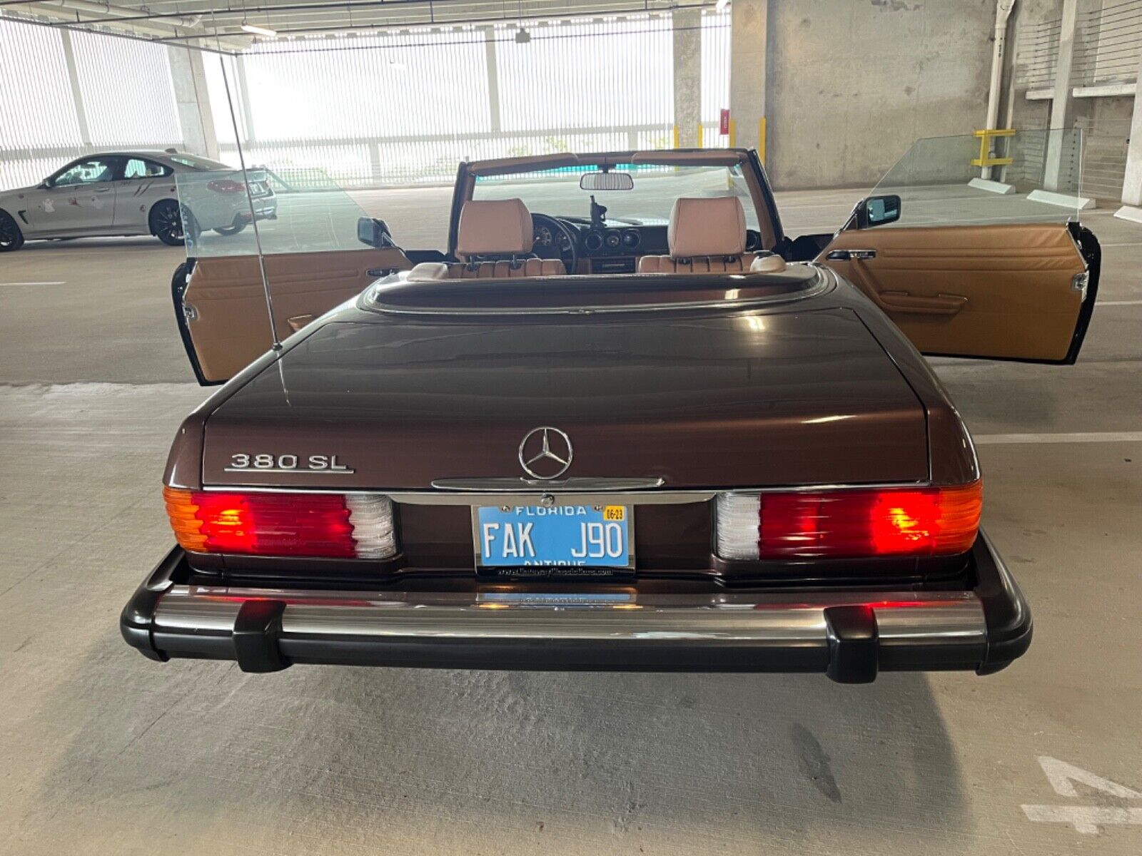 Mercedes-Benz-SL-Class-Cabriolet-1985-3