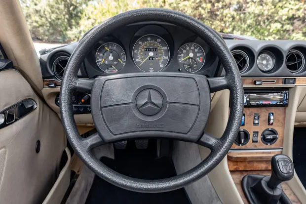 Mercedes-Benz-SL-Class-Cabriolet-1985-4