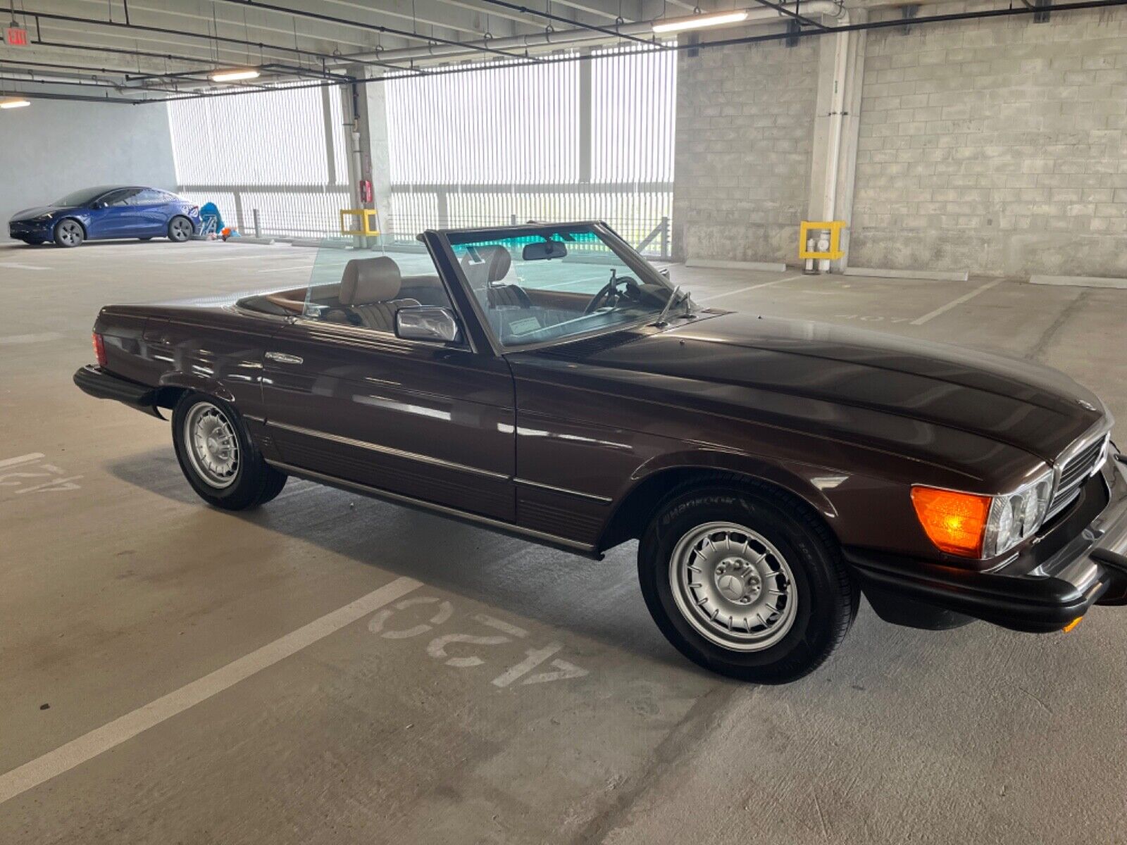 Mercedes-Benz-SL-Class-Cabriolet-1985-6