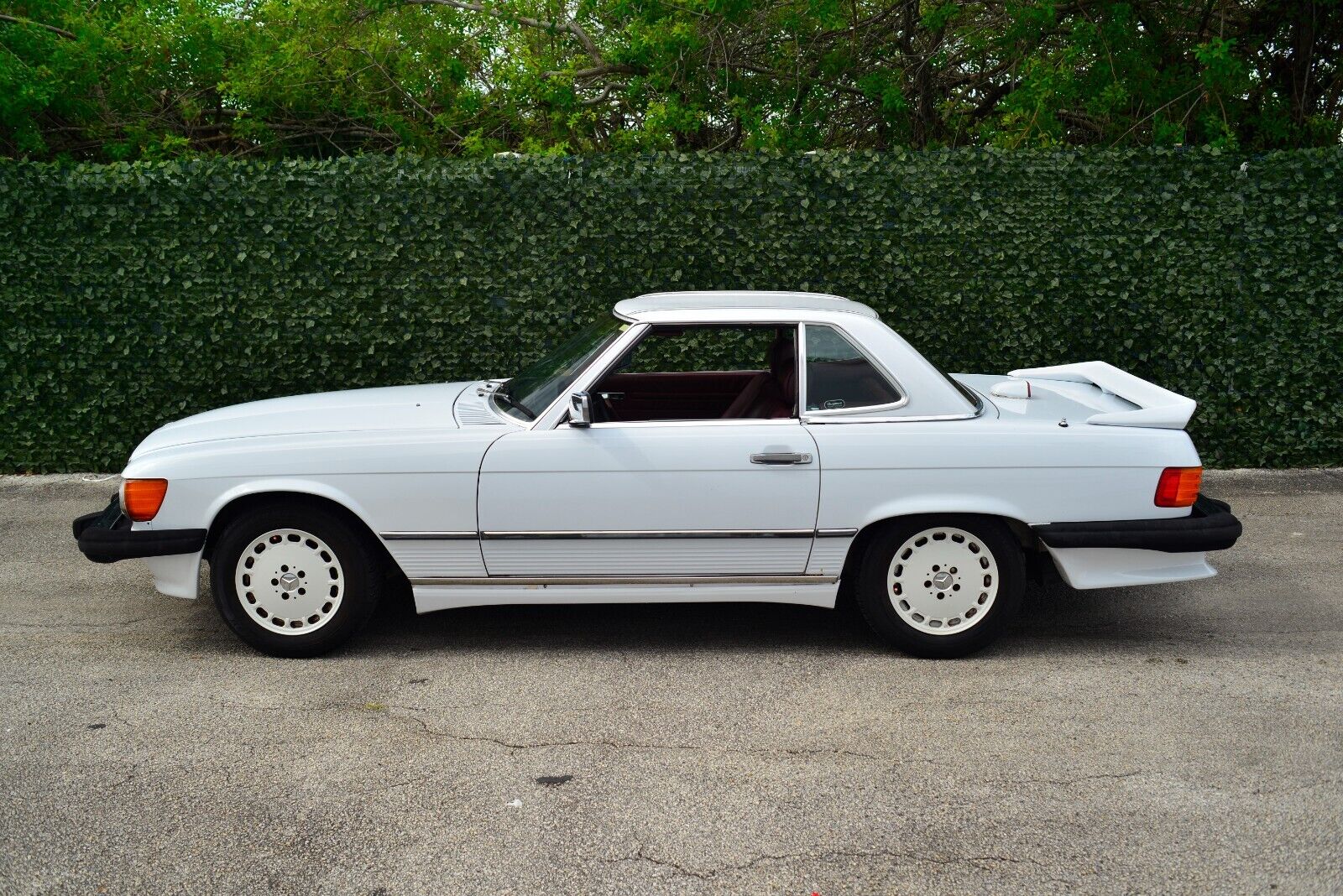 Mercedes-Benz-SL-Class-Cabriolet-1986-10