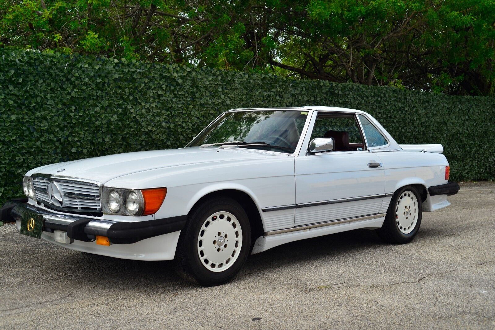 Mercedes-Benz-SL-Class-Cabriolet-1986-34