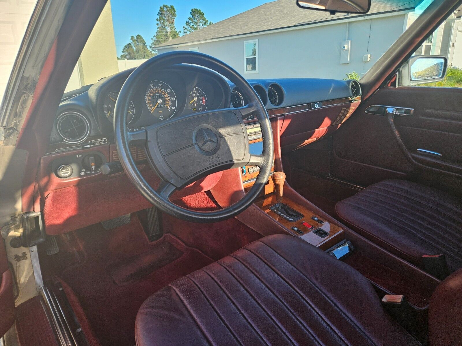 Mercedes-Benz-SL-Class-Cabriolet-1986-4