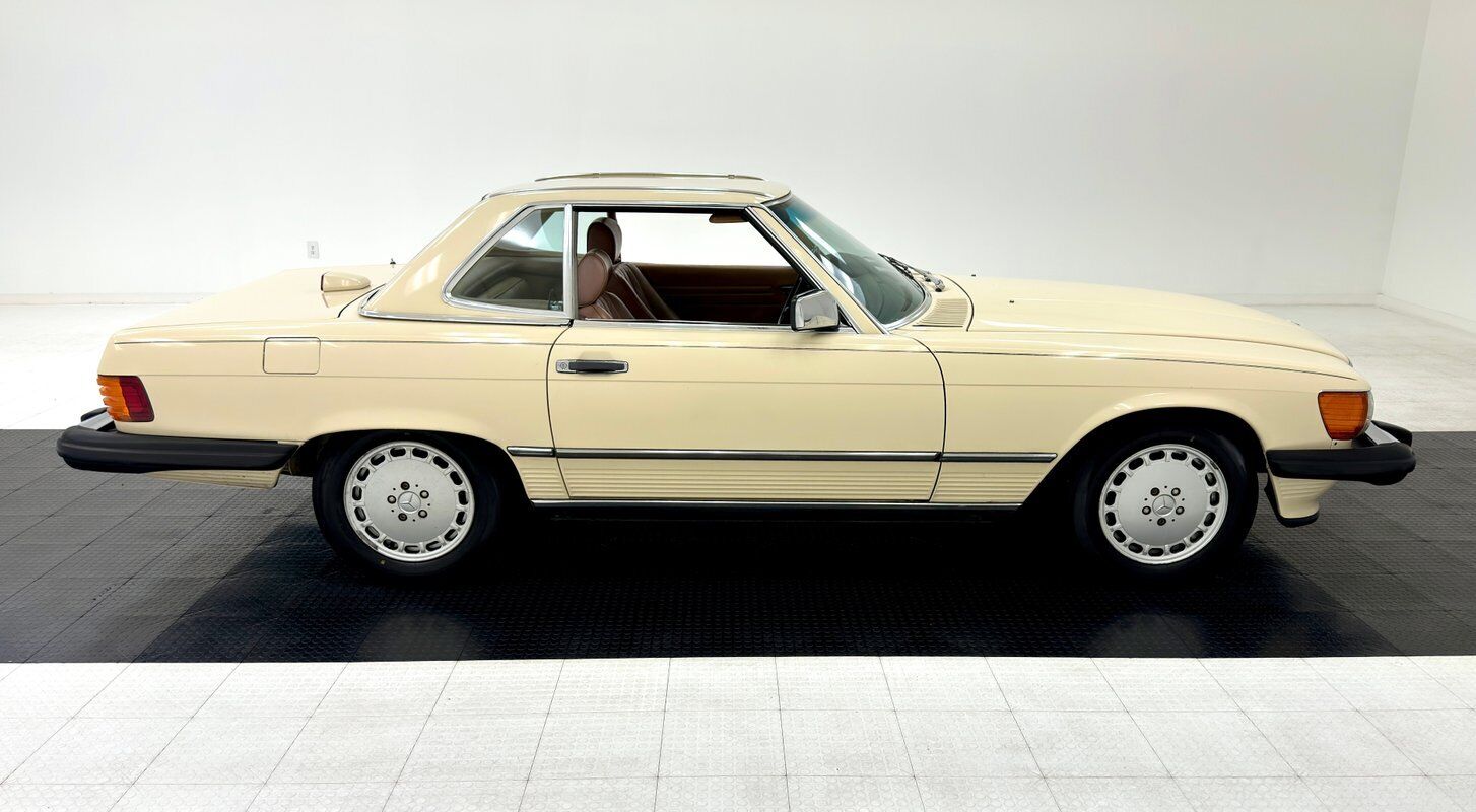 Mercedes-Benz-SL-Class-Cabriolet-1986-5