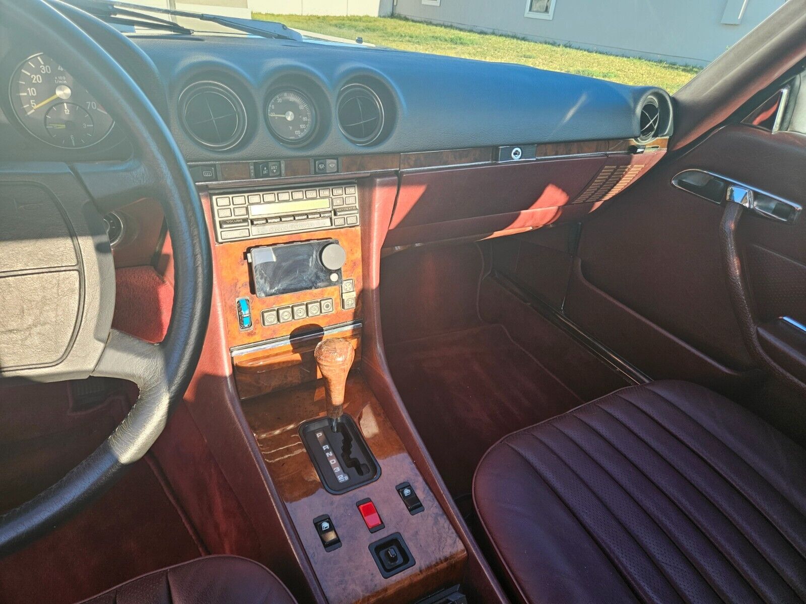 Mercedes-Benz-SL-Class-Cabriolet-1986-6