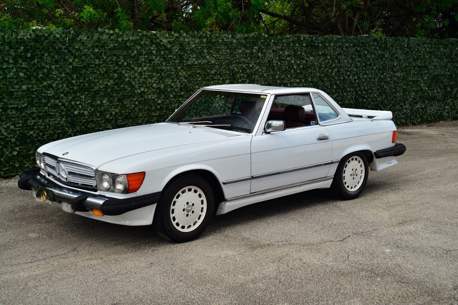 Mercedes-Benz-SL-Class-Cabriolet-1986-9