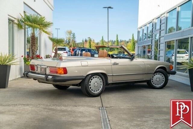 Mercedes-Benz-SL-Class-Cabriolet-1986-9