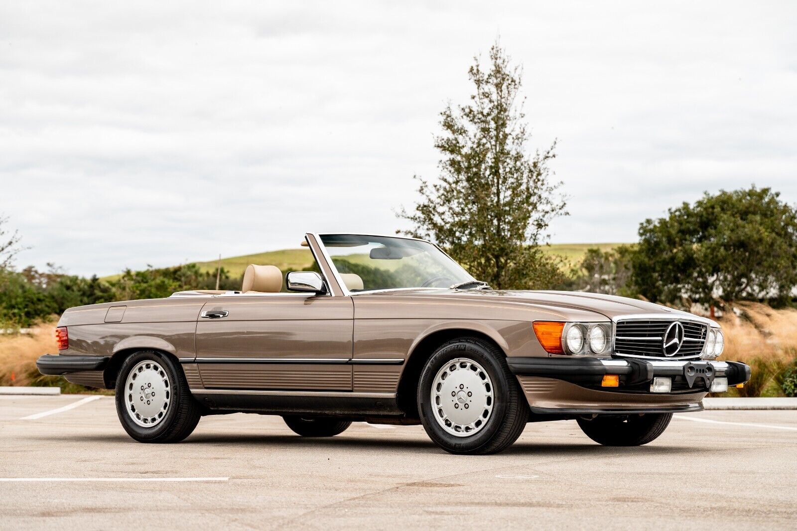 Mercedes-Benz-SL-Class-Cabriolet-1987-1