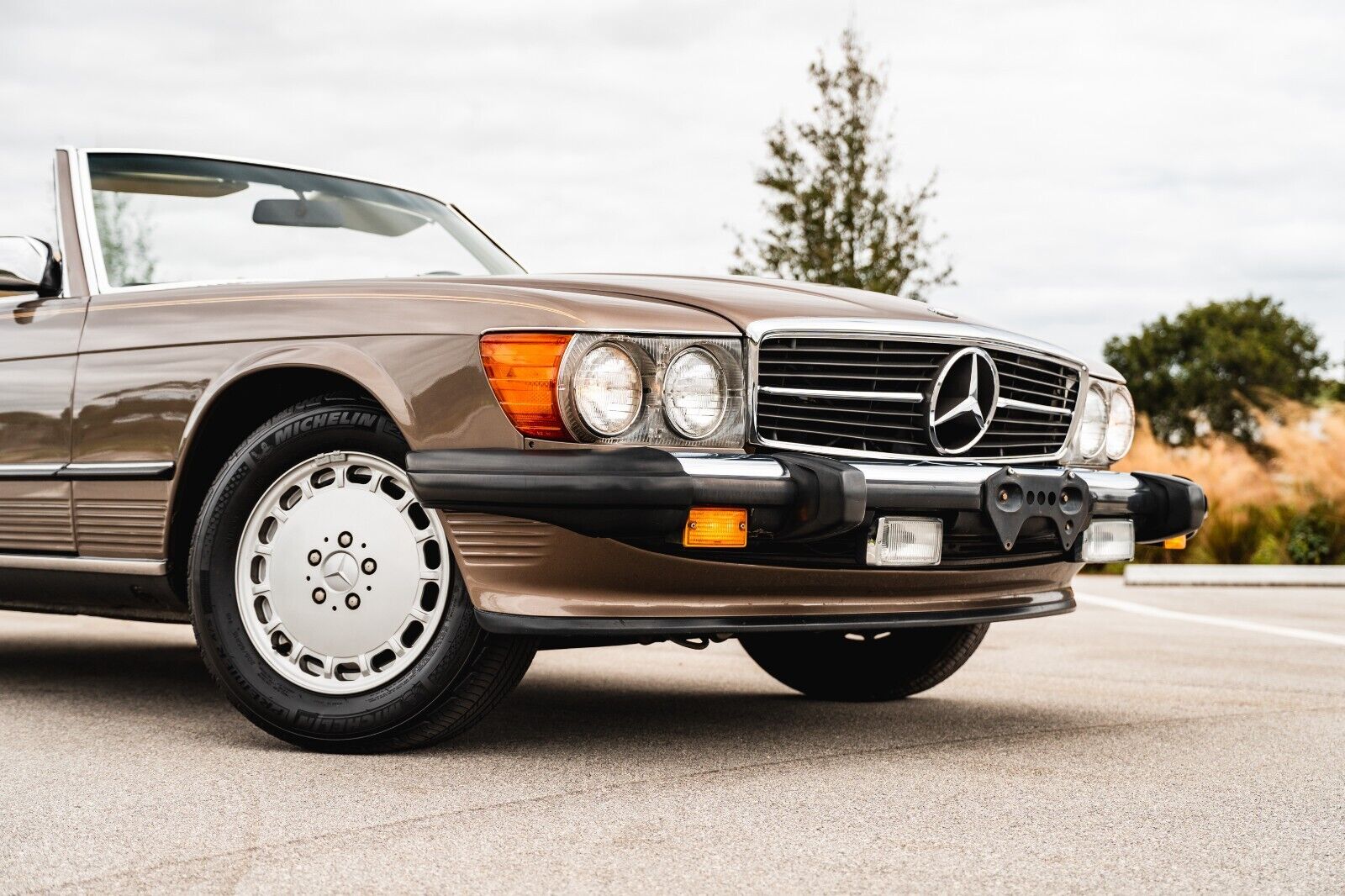 Mercedes-Benz-SL-Class-Cabriolet-1987-10