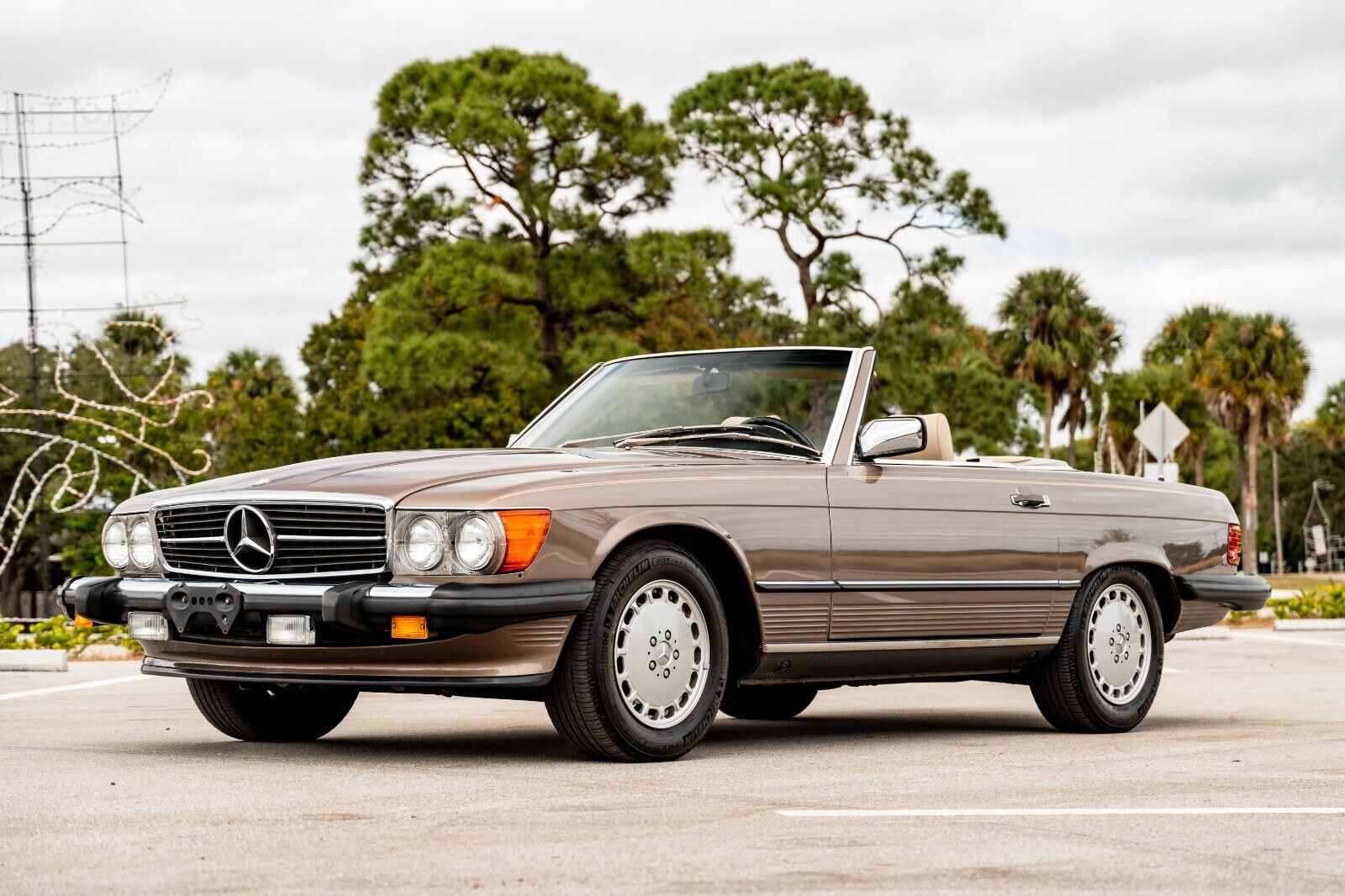 Mercedes-Benz-SL-Class-Cabriolet-1987-3