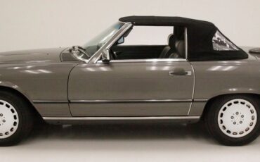 Mercedes-Benz-SL-Class-Cabriolet-1987-4