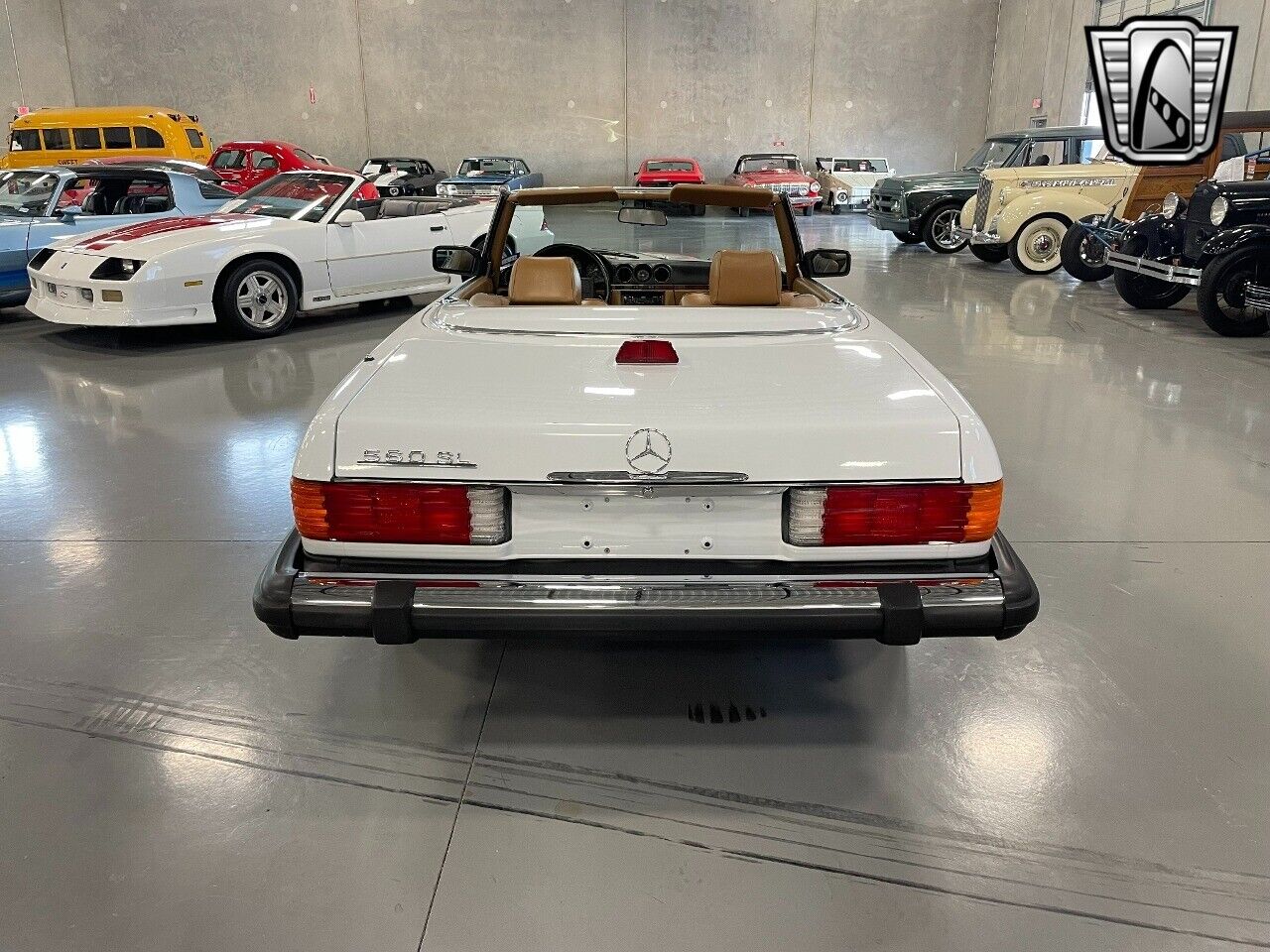 Mercedes-Benz-SL-Class-Cabriolet-1987-4