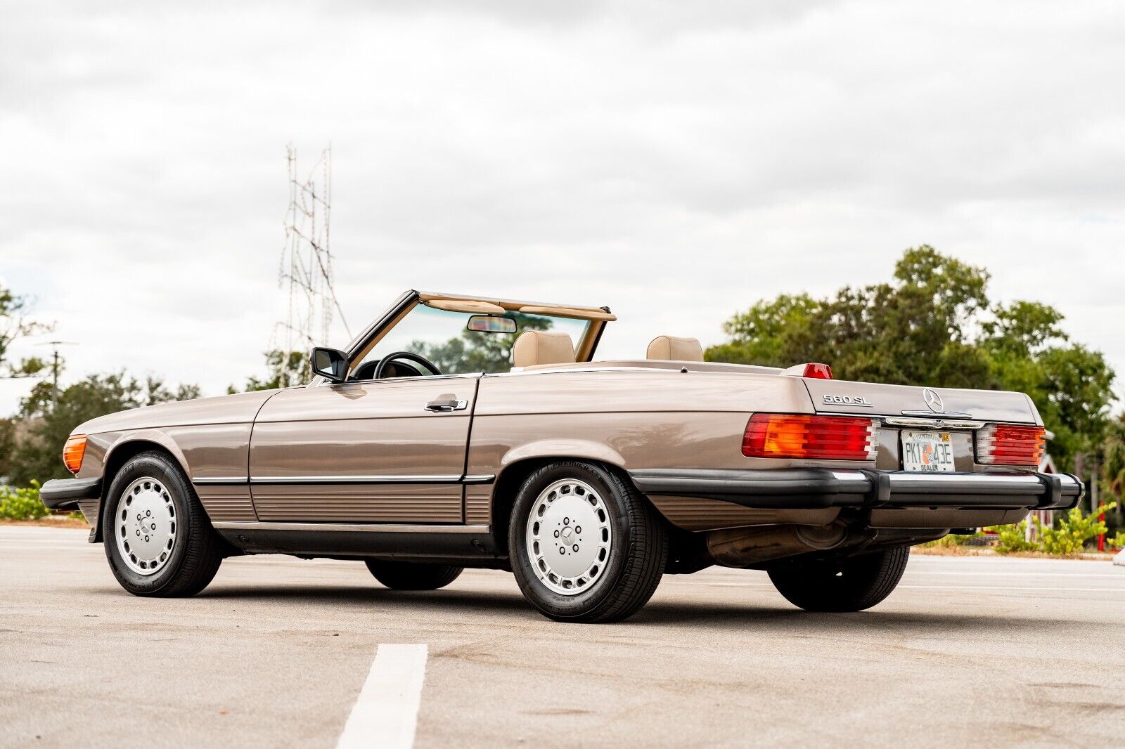 Mercedes-Benz-SL-Class-Cabriolet-1987-5