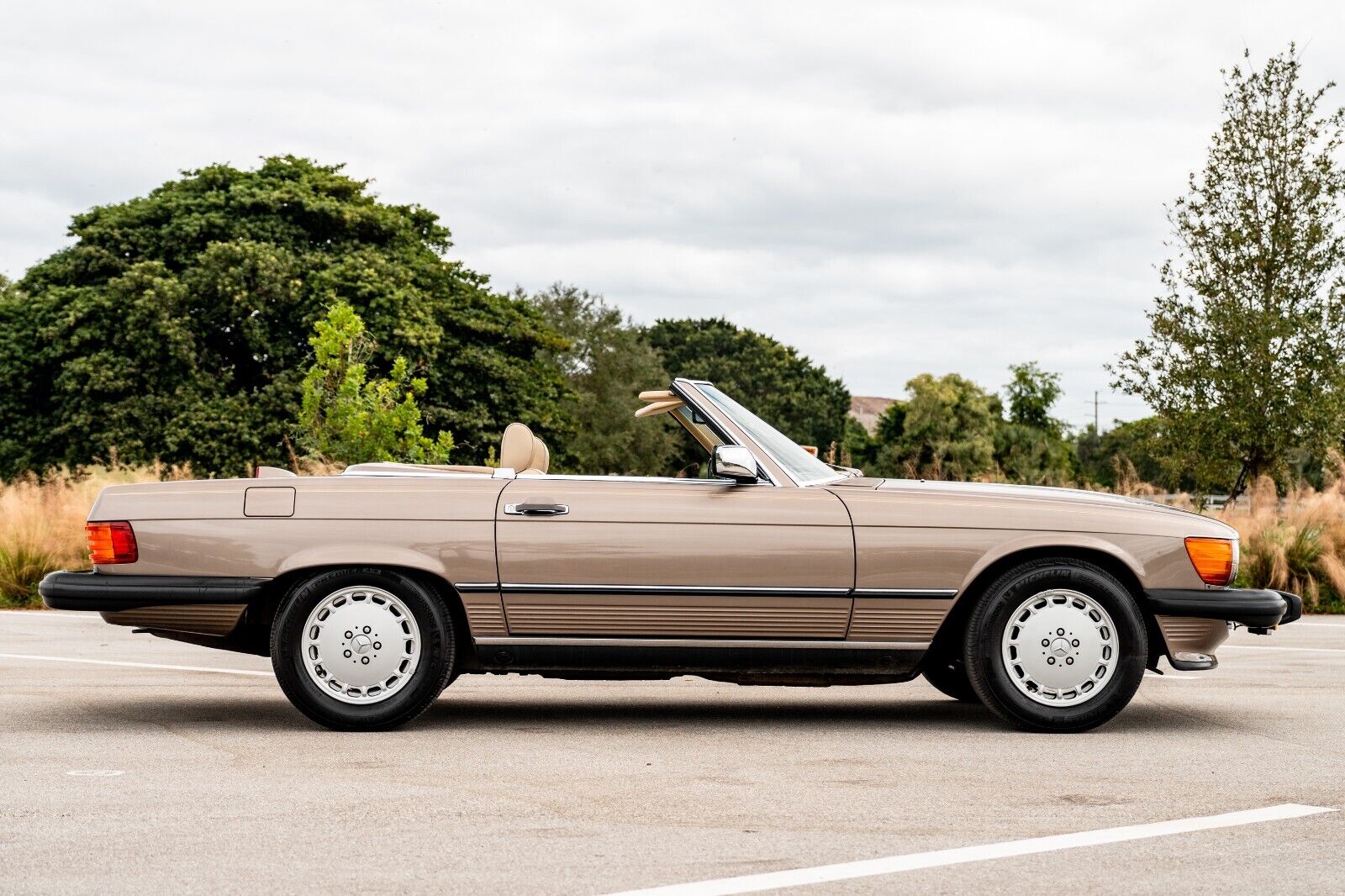 Mercedes-Benz-SL-Class-Cabriolet-1987-8