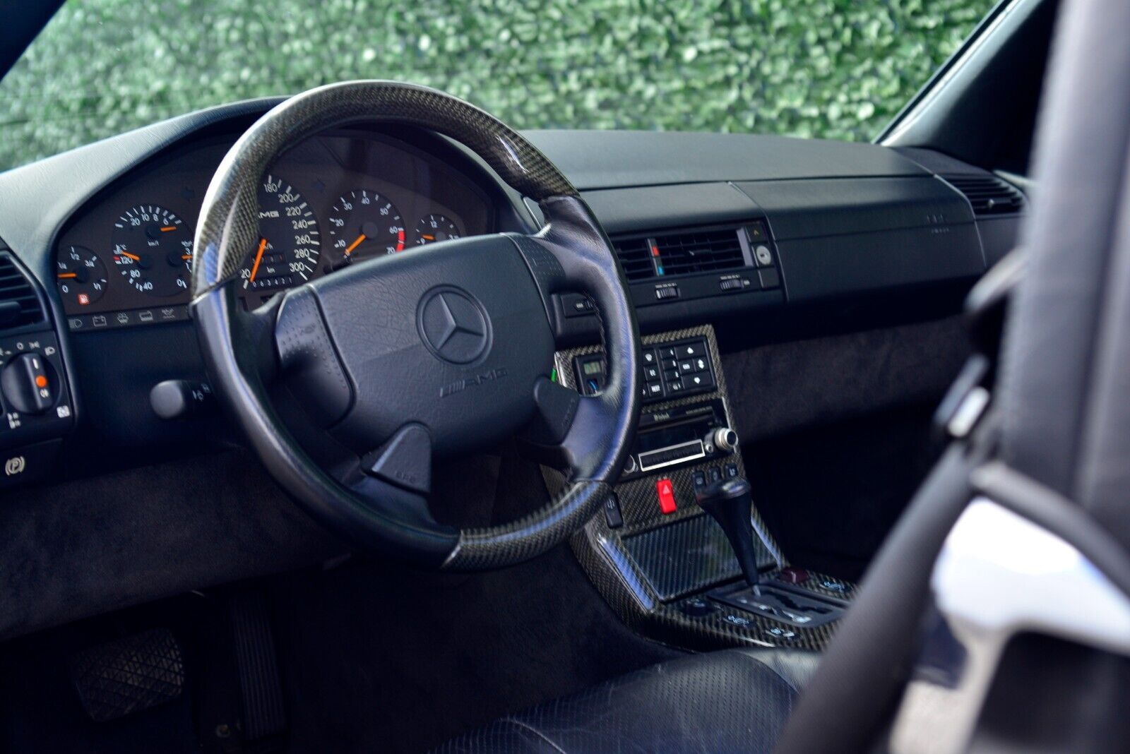 Mercedes-Benz-SL-Class-Cabriolet-1990-31