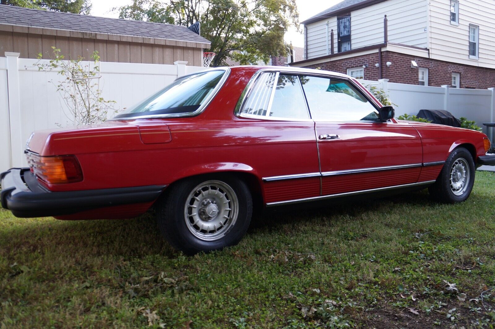 Mercedes-Benz-SL-Class-Coupe-1981-17