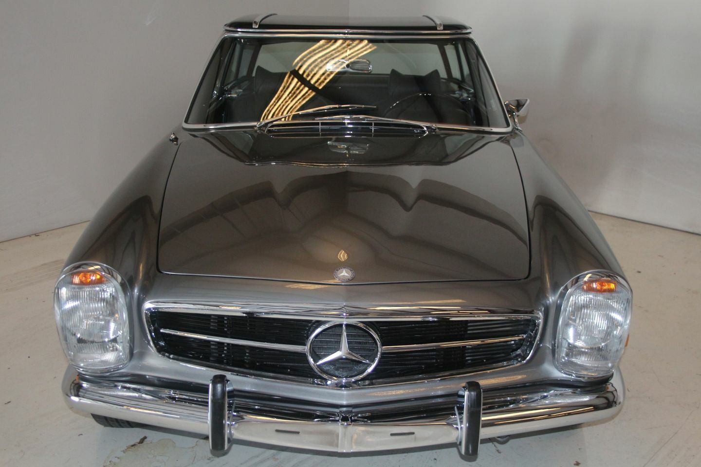 Mercedes-Benz-SL280-PAGODA-1970-1