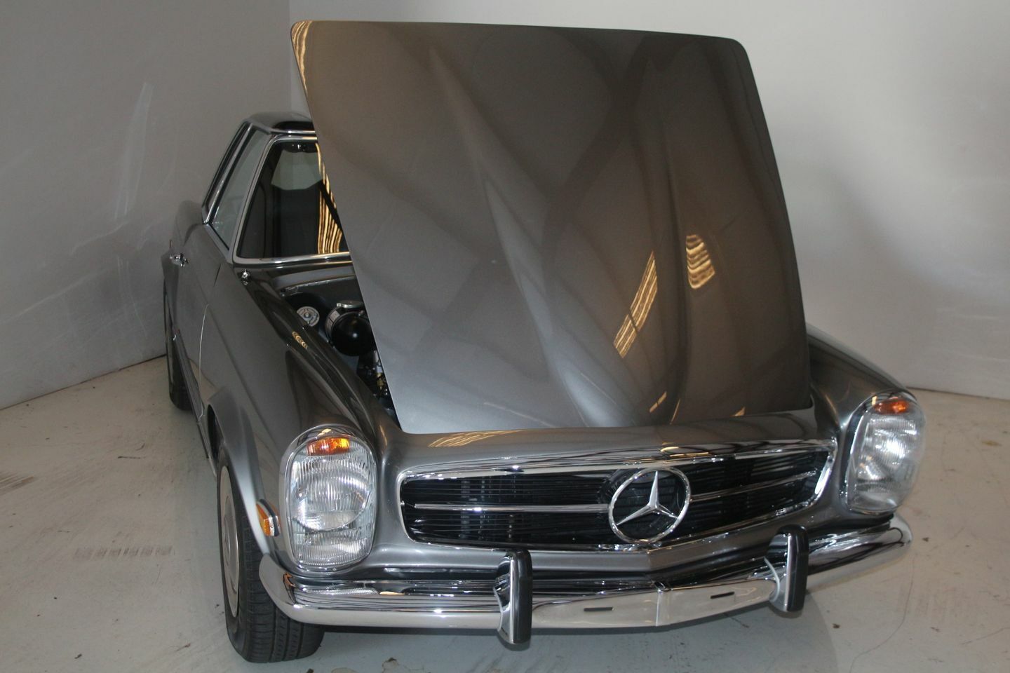 Mercedes-Benz-SL280-PAGODA-1970-11