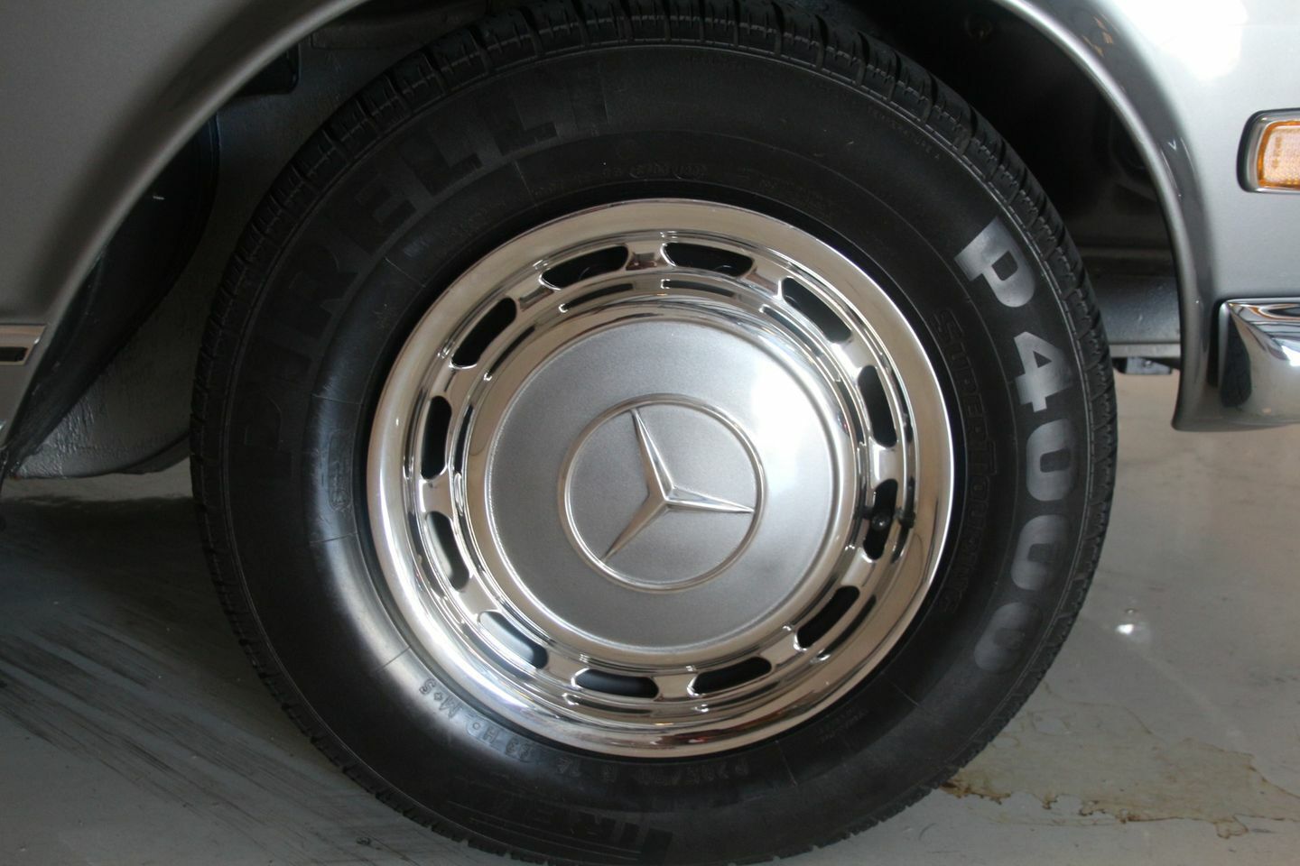 Mercedes-Benz-SL280-PAGODA-1970-14