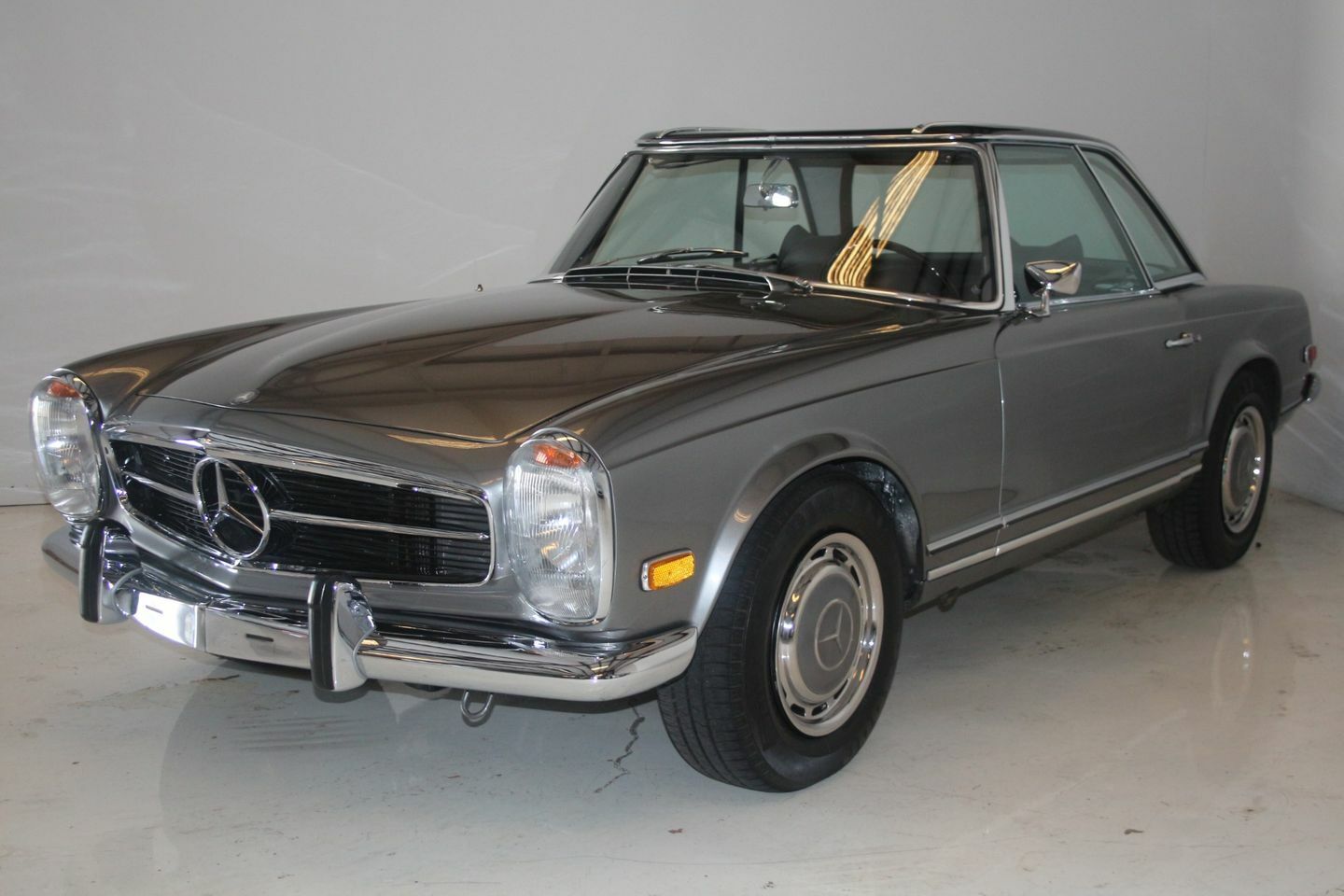 Mercedes-Benz-SL280-PAGODA-1970-3