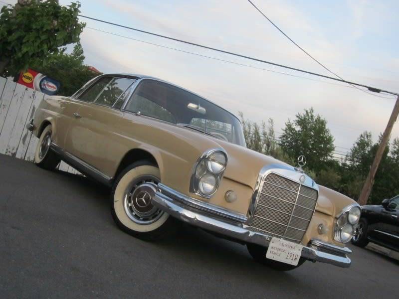 Mercedes-benz-Benz-220-se-coupe-1962-15