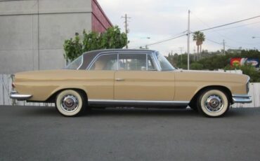 Mercedes-benz-Benz-220-se-coupe-1962-16