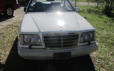 Mercedes-benz-E320-1990-5