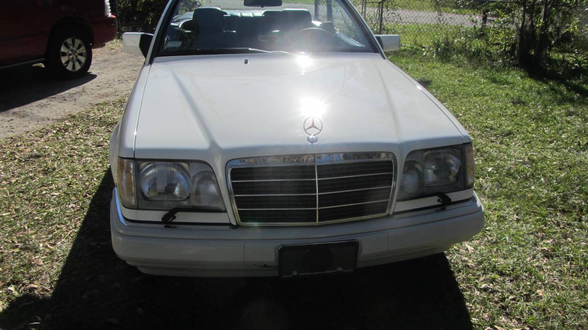 Mercedes-benz-E320-1990-5