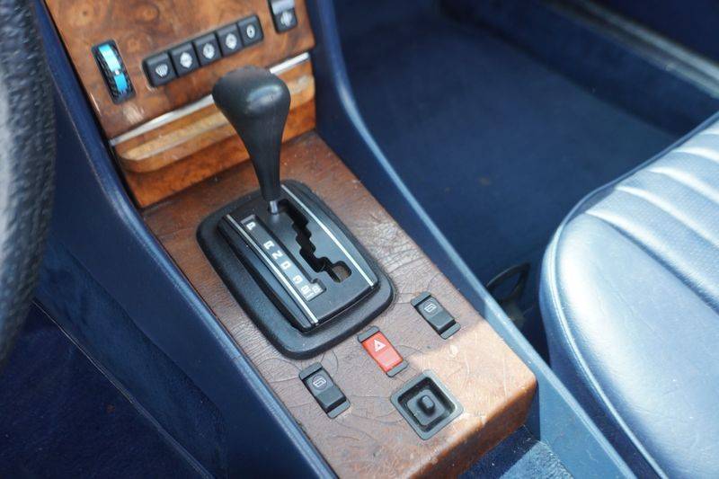 Mercedes-benz-benz-380-class-1985-19