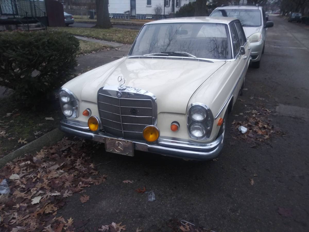 Mercedes-benz-benz-560-560sel-1986-14