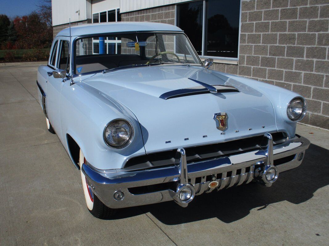 Mercury-2-Door-Sedan-1952-10