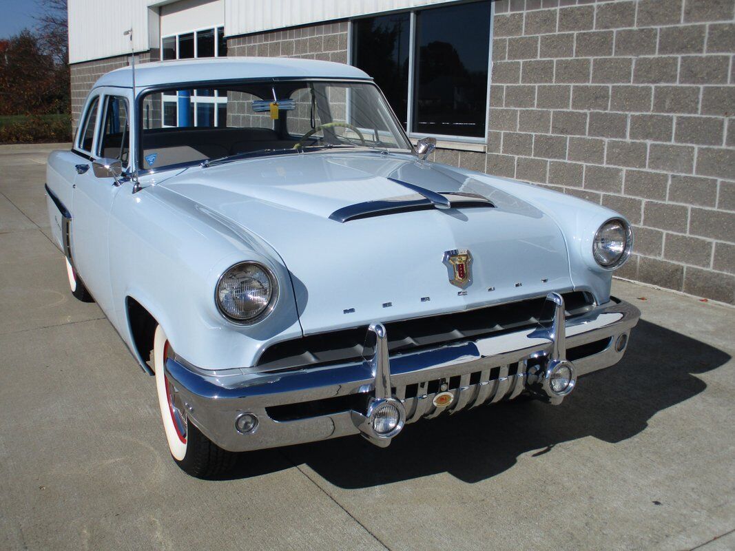 Mercury-2-Door-Sedan-1952-11