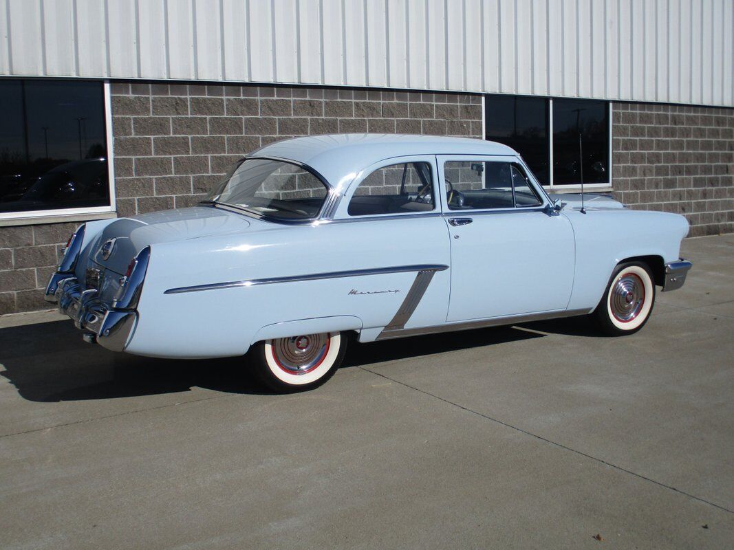 Mercury-2-Door-Sedan-1952-4