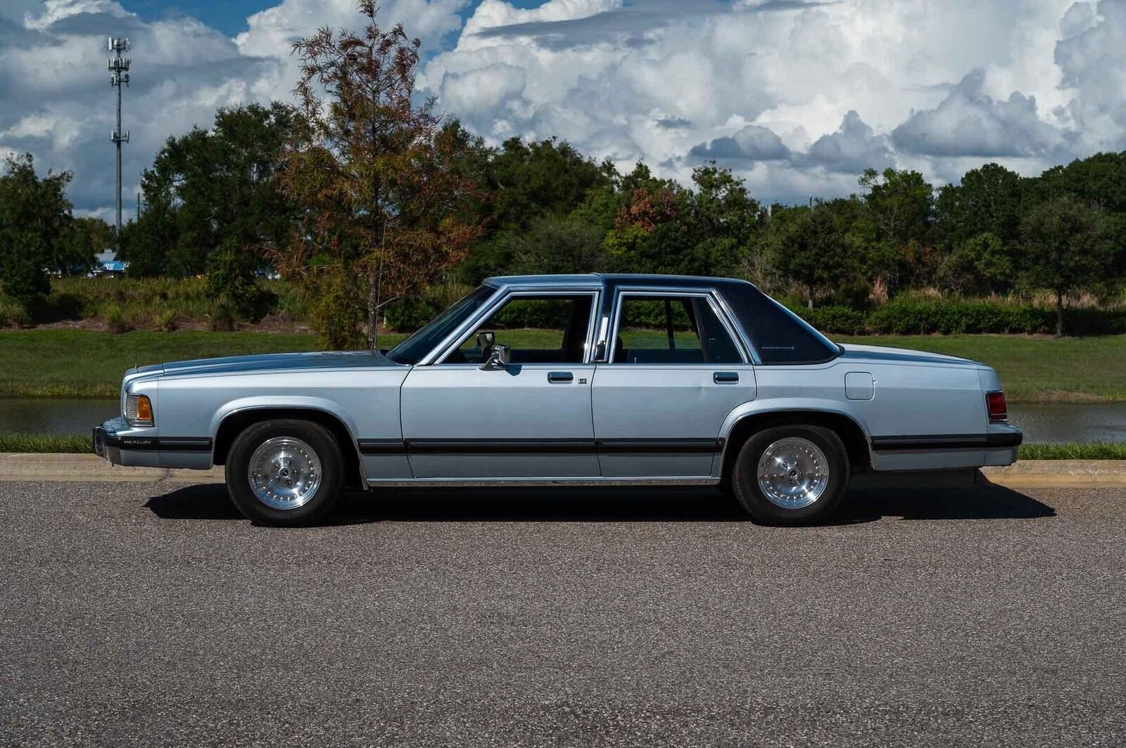 Mercury-Grand-Marquis-Berline-1989-1