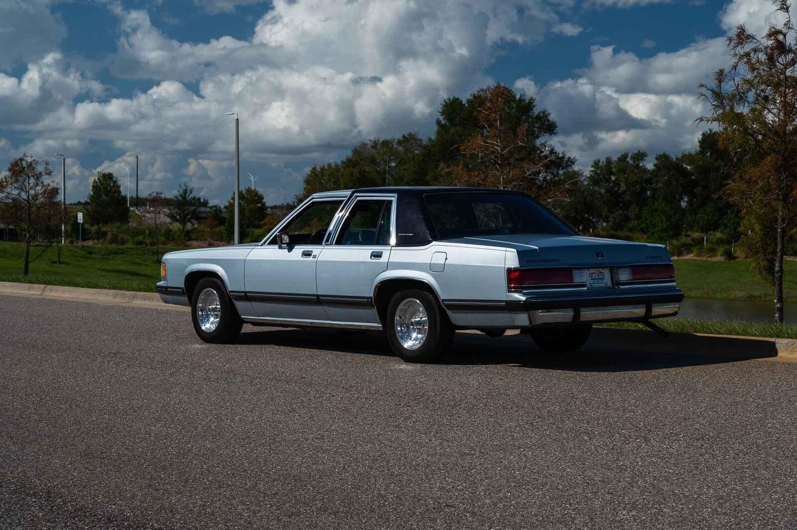 Mercury-Grand-Marquis-Berline-1989-3