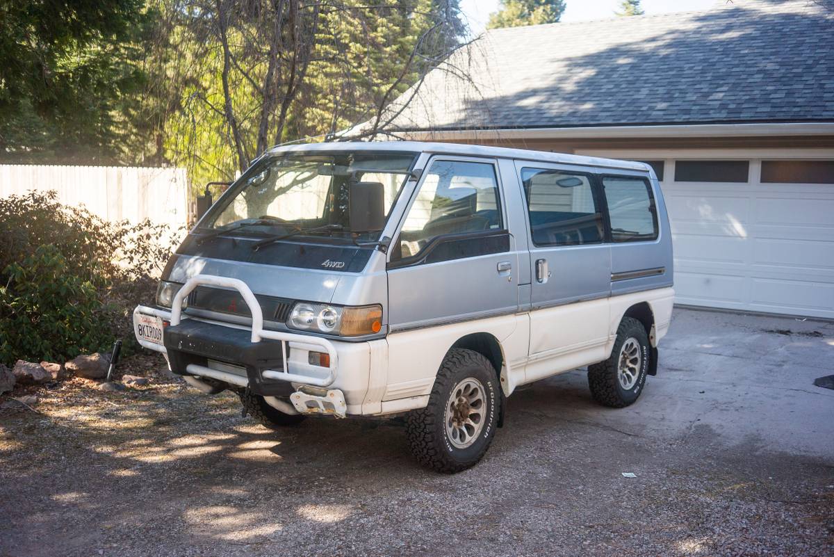 Mitsubishi-Delica-diesel-1989-2