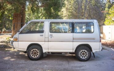 Mitsubishi-Delica-diesel-1989-3