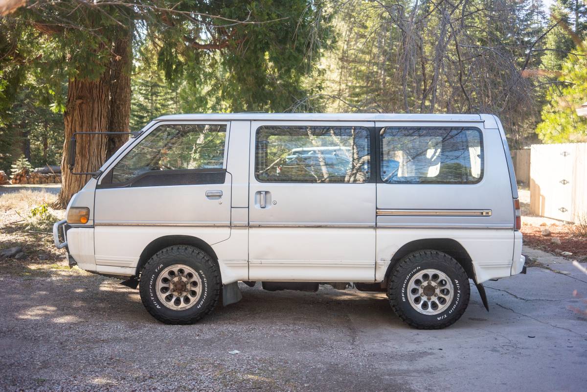 Mitsubishi-Delica-diesel-1989-3