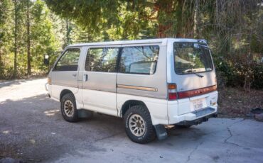 Mitsubishi-Delica-diesel-1989-4