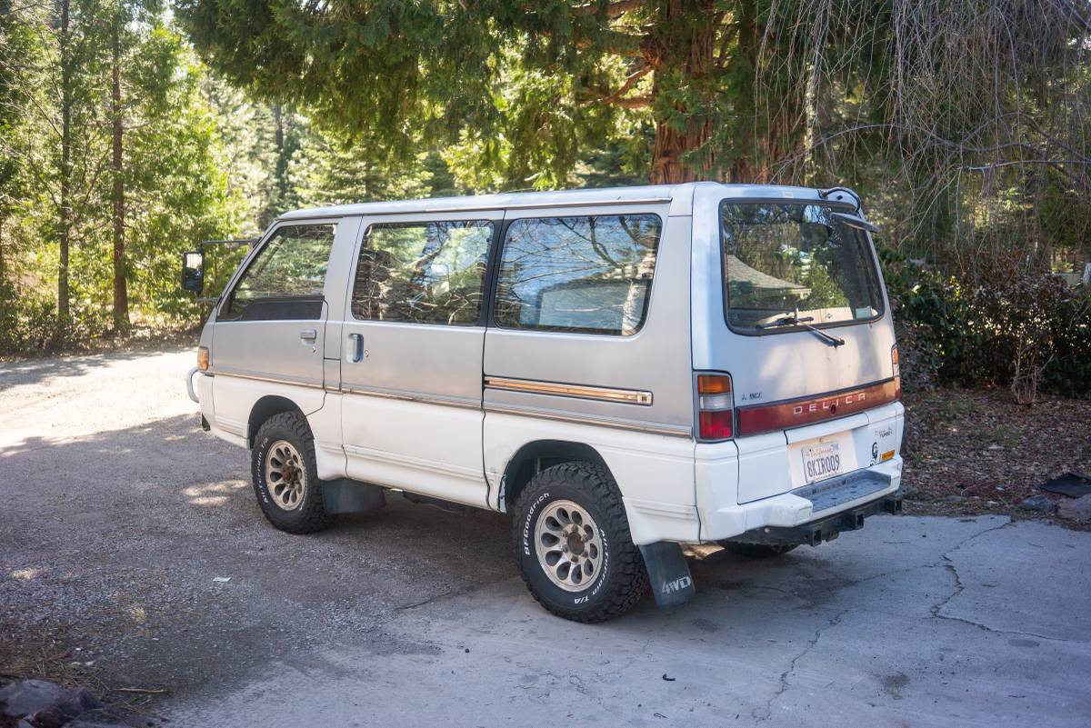 Mitsubishi-Delica-diesel-1989-4