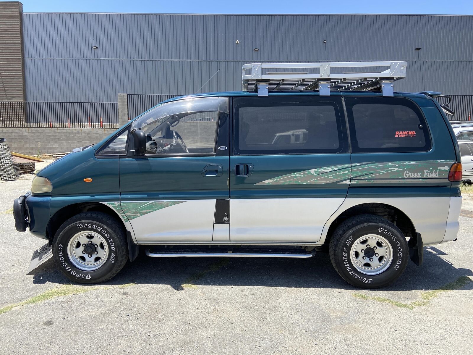 Mitsubishi-Fuso-Delica-Van-1995-9