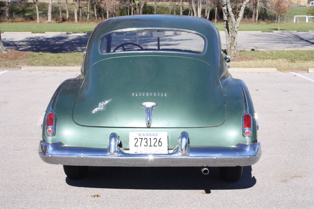 Oldsmobile-88-2-door-club-sedan-1949-10