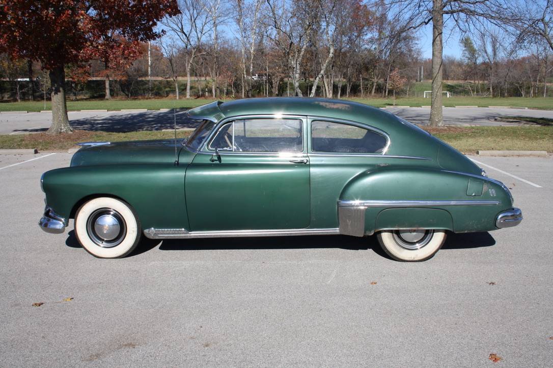 Oldsmobile-88-2-door-club-sedan-1949-11