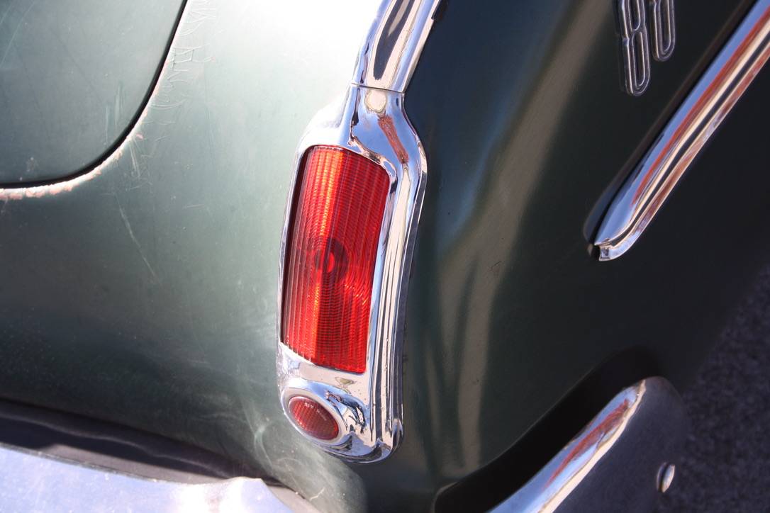 Oldsmobile-88-2-door-club-sedan-1949-12