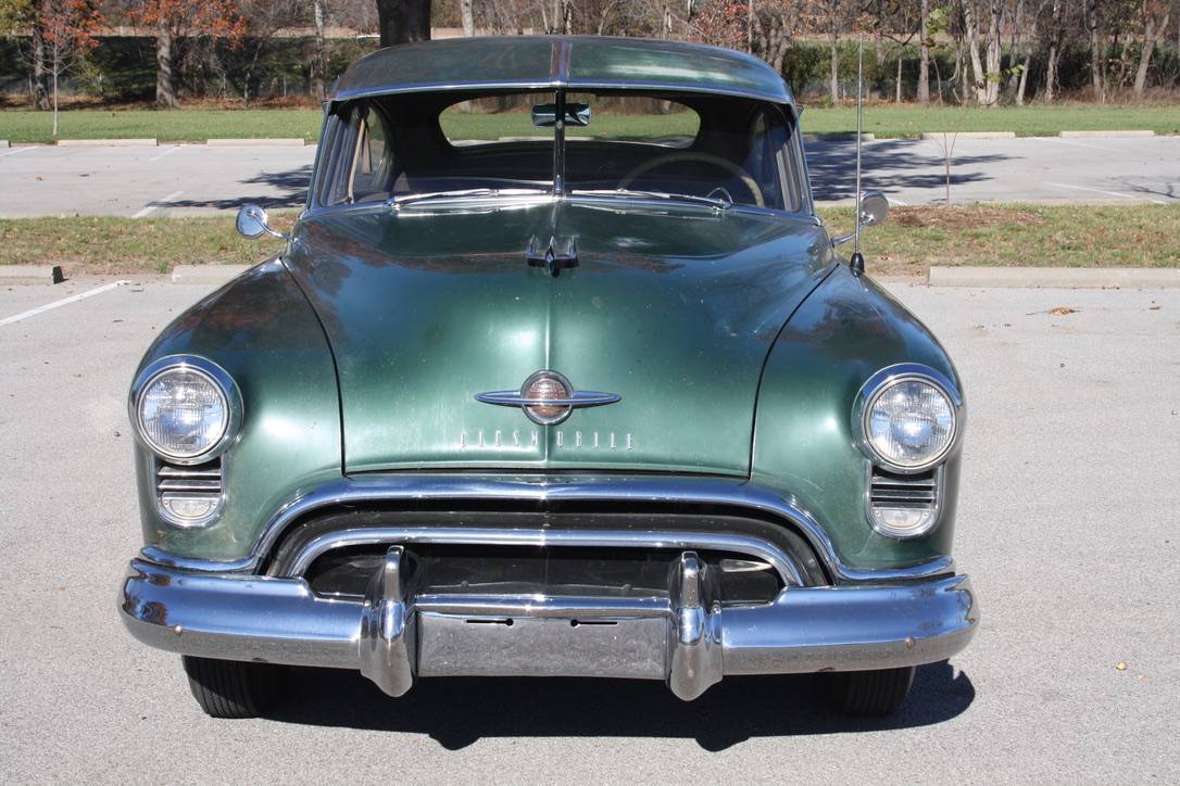 Oldsmobile-88-2-door-club-sedan-1949-17